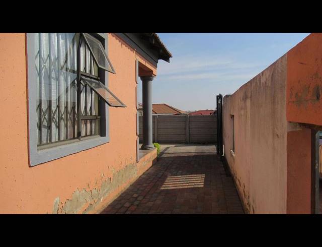 2 BEDROOM HOUSE FOR SALE IN WITPOORTJIE